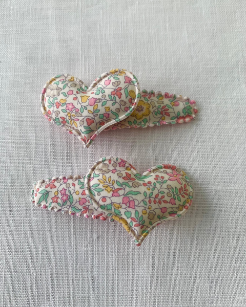 Pretty Wild Kids Heart Snaps Spring Flowers