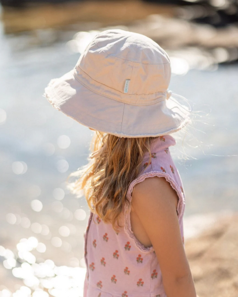 Acorn Vanilla Frayed Bucket Hat