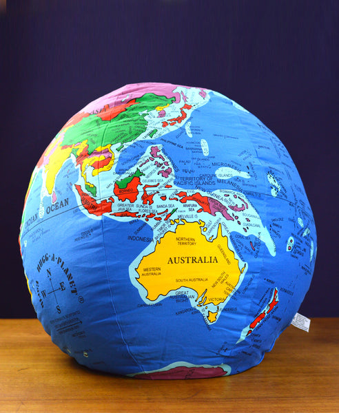 Super Hugg A Planet - Earth